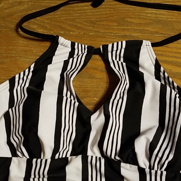 New Island Escape Striped High-Neck Tankini Top - Picture 4 of 6